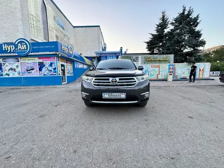 Toyota Highlander 2013 года за 13 000 000 тг. в Актобе – фото 8