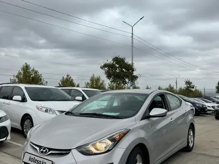 Hyundai Elantra 2015 года за 3 500 000 тг. в Атырау – фото 3