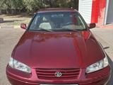 Toyota Camry 1999 годаүшін3 300 000 тг. в Мерке – фото 2