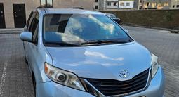 Toyota Sienna 2015 годаfor13 000 000 тг. в Атырау – фото 3