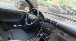 Mercedes-Benz C 200 2001 годаүшін2 200 000 тг. в Актау – фото 4