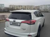 Toyota RAV4 2018 года за 12 950 000 тг. в Актау – фото 3