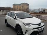 Toyota RAV4 2018 года за 12 950 000 тг. в Актау – фото 5