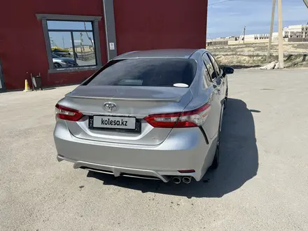 Toyota Camry 2018 года за 8 700 000 тг. в Актау – фото 2