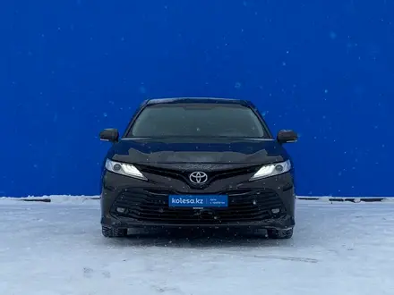 Toyota Camry 2018 года за 12 940 000 тг. в Алматы – фото 2