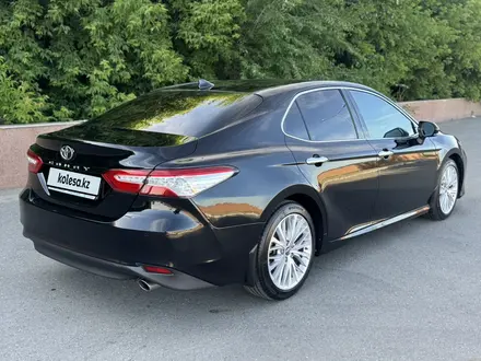 Toyota Camry 2018 года за 13 800 000 тг. в Костанай – фото 10