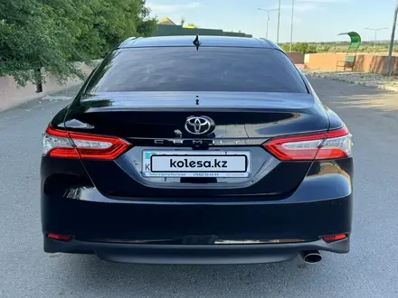 Toyota Camry 2018 года за 13 800 000 тг. в Костанай – фото 13