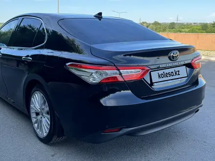 Toyota Camry 2018 года за 13 800 000 тг. в Костанай – фото 15