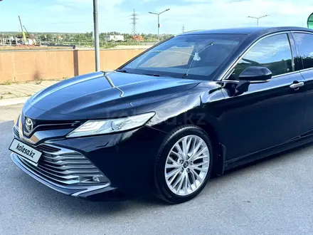 Toyota Camry 2018 года за 13 800 000 тг. в Костанай – фото 18