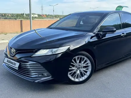 Toyota Camry 2018 года за 13 800 000 тг. в Костанай – фото 20