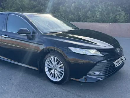 Toyota Camry 2018 года за 13 800 000 тг. в Костанай – фото 23