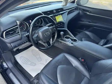 Toyota Camry 2018 года за 13 800 000 тг. в Костанай – фото 24