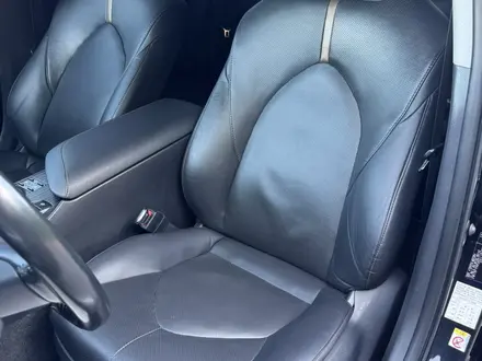 Toyota Camry 2018 года за 13 800 000 тг. в Костанай – фото 25
