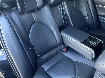 Toyota Camry 2018 года за 13 800 000 тг. в Костанай – фото 29
