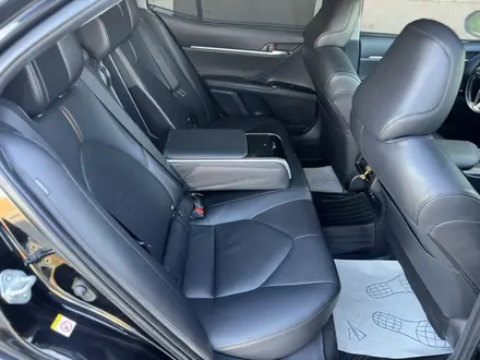 Toyota Camry 2018 года за 13 800 000 тг. в Костанай – фото 28