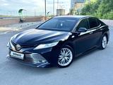 Toyota Camry 2018 года за 13 800 000 тг. в Костанай