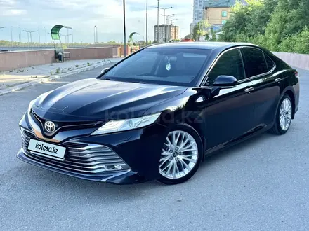 Toyota Camry 2018 года за 13 800 000 тг. в Костанай