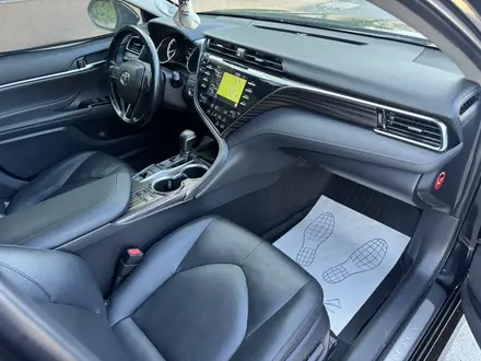 Toyota Camry 2018 года за 13 800 000 тг. в Костанай – фото 30