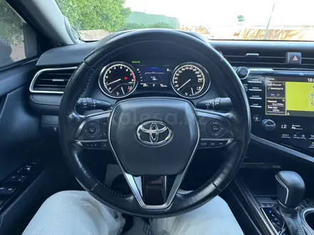 Toyota Camry 2018 года за 13 800 000 тг. в Костанай – фото 32