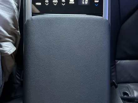 Toyota Camry 2018 года за 13 800 000 тг. в Костанай – фото 36