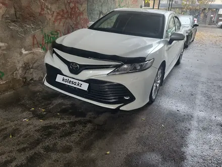 Toyota Camry 2019 года за 13 000 000 тг. в Шымкент – фото 2