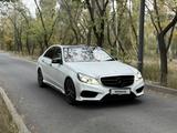 Mercedes-Benz E 200 2013 года за 11 800 000 тг. в Астана – фото 2