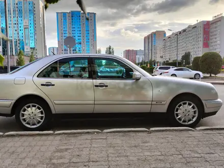 Mercedes-Benz E 280 1999 года за 4 500 000 тг. в Астана – фото 3