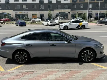 Hyundai Sonata 2022 года за 13 500 000 тг. в Астана – фото 3