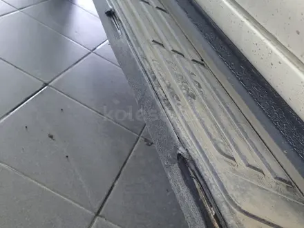 Верхняя накладка порога от Toyota LC Prado150. Б/У за 28 597 тг. в Актобе