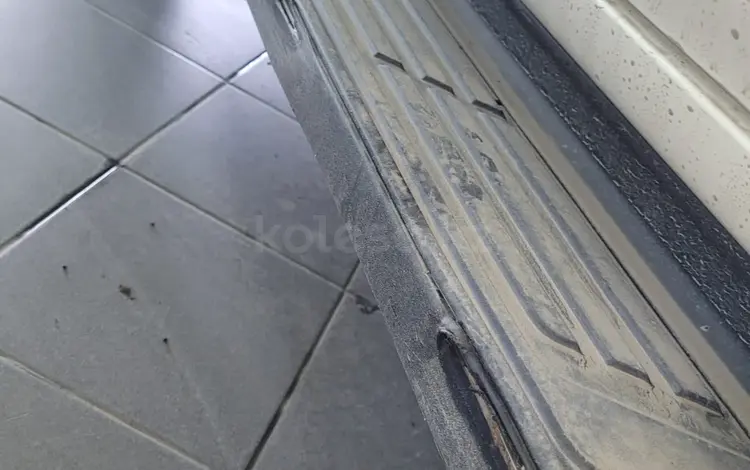 Верхняя накладка порога от Toyota LC Prado150. Б/Уүшін28 597 тг. в Актобе