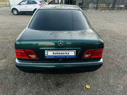 Mercedes-Benz E 230 1997 года за 3 100 000 тг. в Астана – фото 4