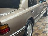 Mercedes-Benz E 200 1993 года за 2 200 000 тг. в Шымкент – фото 4