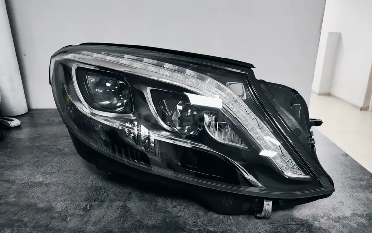 Фара правая Mercedes-Benz S-Class за 280 000 тг. в Алматы