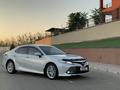 Toyota Camry 2018 годаfor14 000 000 тг. в Жанаозен – фото 12