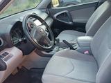 Toyota RAV4 2006 года за 3 900 000 тг. в Актобе – фото 4