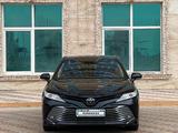 Toyota Camry 2020 года за 17 500 000 тг. в Актау