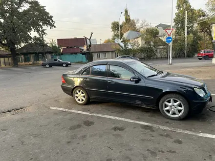 Mercedes-Benz C 240 2001 года за 3 800 000 тг. в Алматы – фото 2