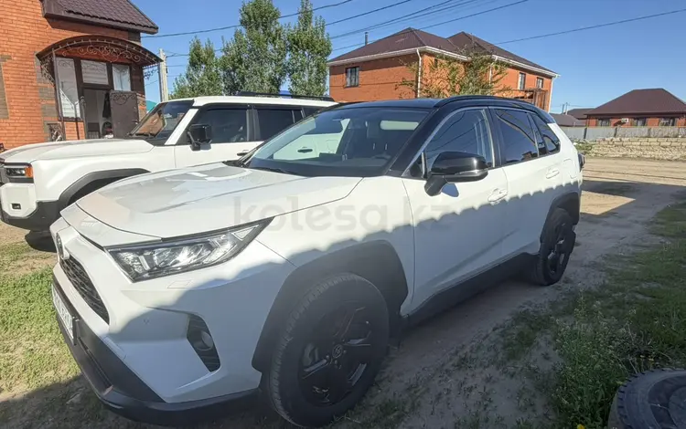Toyota RAV4 2021 года за 16 500 000 тг. в Актобе