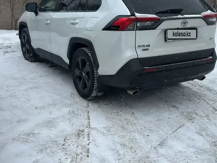Toyota RAV4 2021 года за 16 500 000 тг. в Актобе – фото 3
