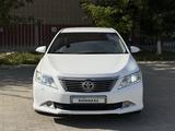 Toyota Camry 2013 года за 8 500 000 тг. в Актобе – фото 2