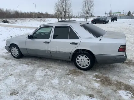 Mercedes-Benz E 220 1994 года за 2 200 000 тг. в Костанай – фото 3