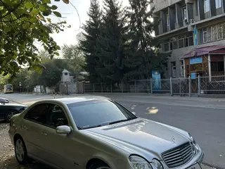 Mercedes-Benz E 320