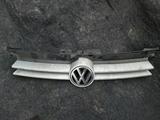 Решётка радиатора Volkswagen Golf IV за 10 000 тг. в Семей – фото 2