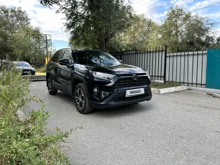 Toyota RAV4 2021 года за 15 000 000 тг. в Актобе – фото 2