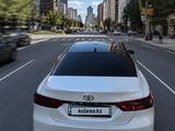 Toyota Camry 2019 года за 14 300 000 тг. в Актобе – фото 4