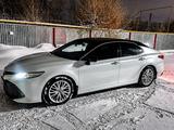 Toyota Camry 2019 года за 14 300 000 тг. в Актобе – фото 2