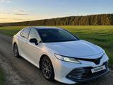 Toyota Camry 2019 года за 14 300 000 тг. в Актобе – фото 3