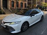 Toyota Camry 2019 года за 14 300 000 тг. в Актобе – фото 5
