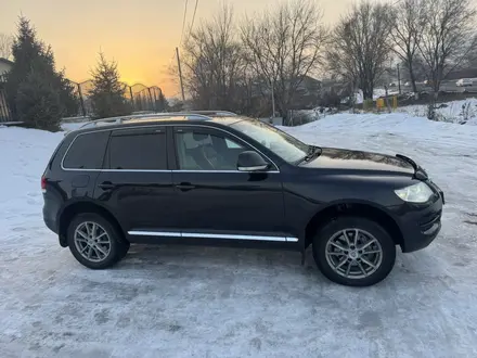 Volkswagen Touareg 2009 года за 8 500 000 тг. в Алматы – фото 3