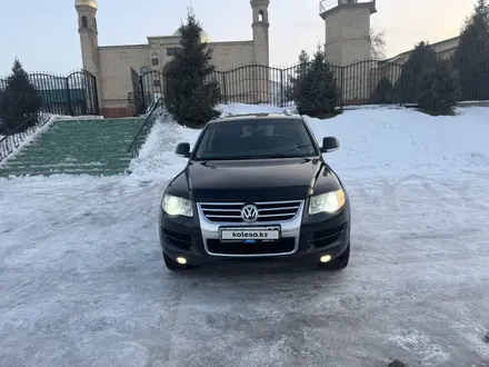 Volkswagen Touareg 2009 года за 8 500 000 тг. в Алматы